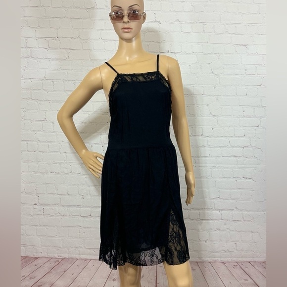 Free People Dresses & Skirts - FREE PEOPLE INTIMATELY lace trimmed semi sheer mini slip dress black Medium GUC